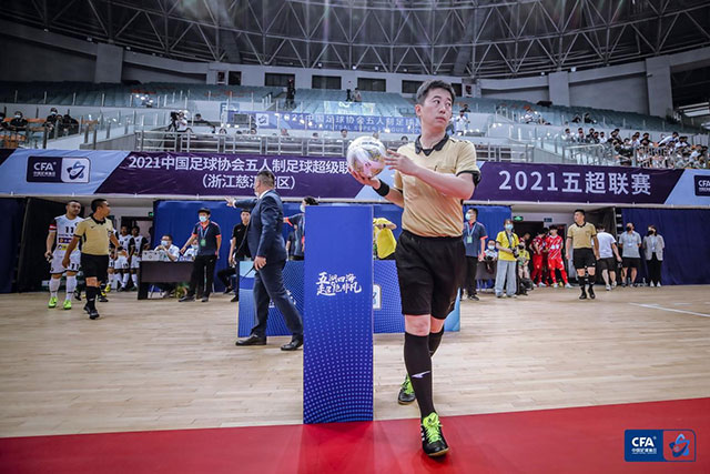 大学生举报资助者为间谍引发热议